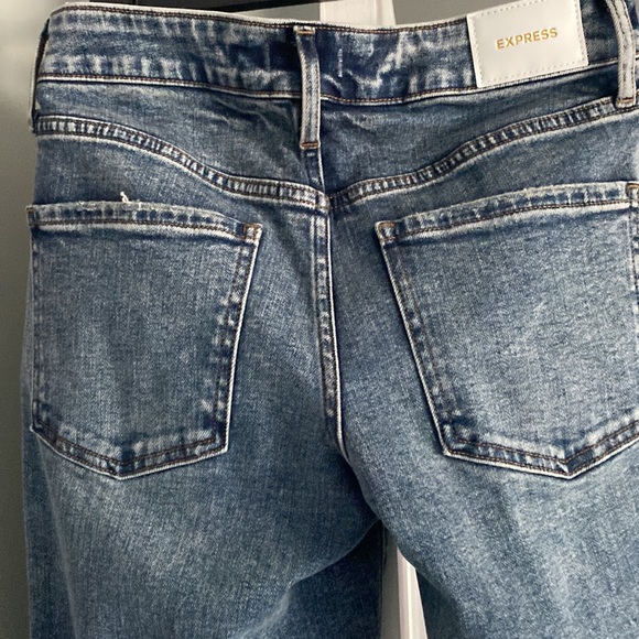 NWT Express low rise 90’s ankle boot jean in mid wash - Picture 3 of 4